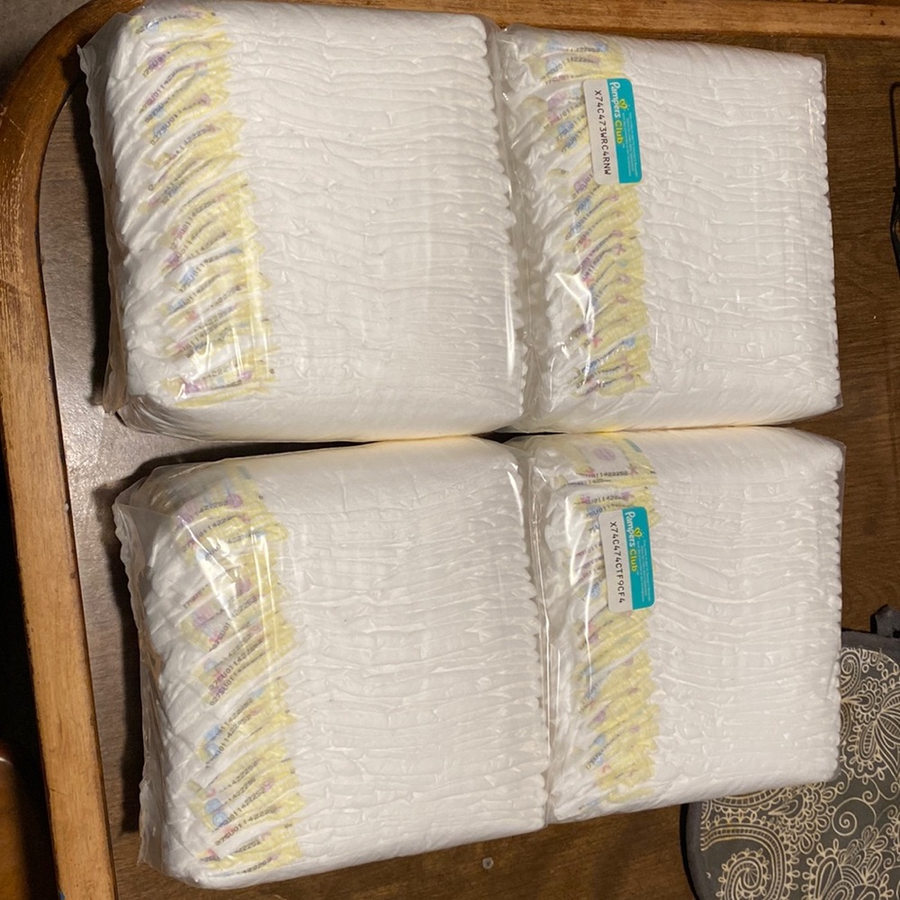 SOLD !!! Pampers size 1 diapers. Unopened just not in the box